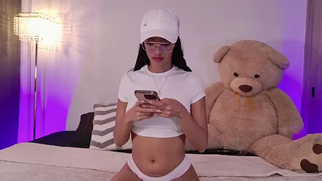 liagirl cute online show from April 17, 12:02 am