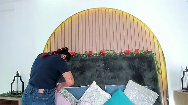 Karlagonzales  online show from March 5, 6:59 pm