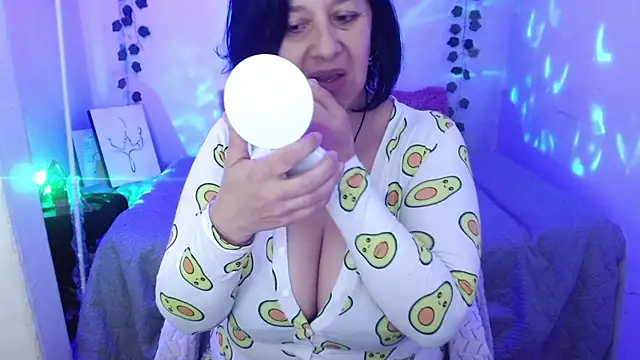 Snapshot of camilalatti chatting on October 18, 12:25 am camilalatti online show from October 18, 12:25 am