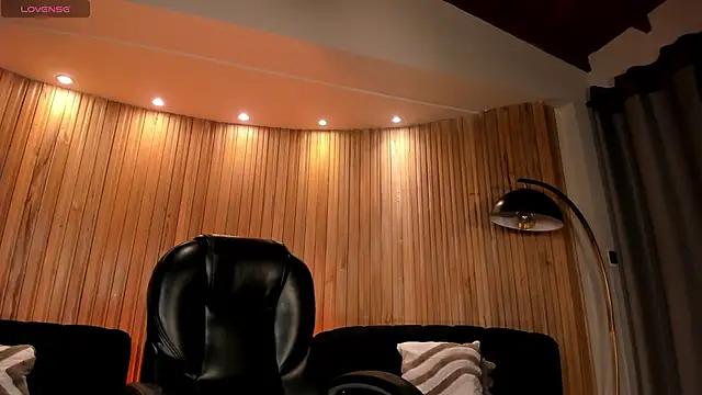 NickyLawson online show from April 6, 5:19 am