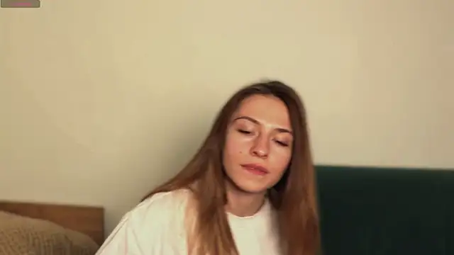 LovelyKatea online show from April 6, 1:45 pm