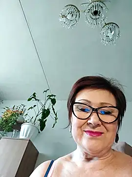 Snapshot of Fire_Night chatting on September 17, 8:01 am Fire Night online show from September 17, 8:01 am