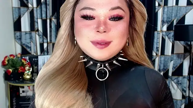 Snapshot of Mistress_DOMnicaaxx chatting on October 4, 1:00 am Mistress DOMnicaaxx online show from October 4, 1:00 am