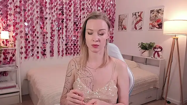 MissRightX online show from February 8, 1:04 pm