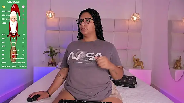 DanielleEvans  online show from November 27, 11:35 am