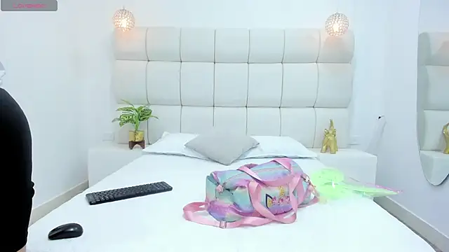 DanielleEvans  online show from October 28, 11:27 am