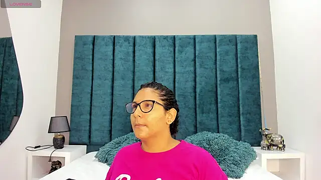 DanielleEvans  online show from December 14, 11:16 am