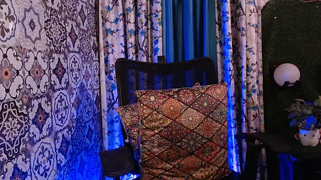 The Divine Love online show from April 19, 7:16 pm