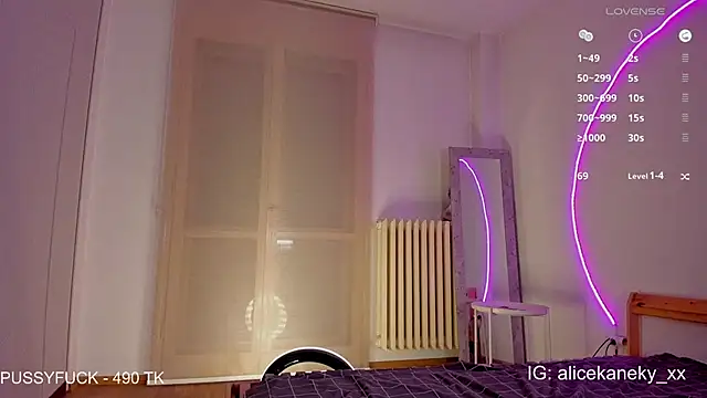 alicekaneky online show from March 14, 7:04 pm