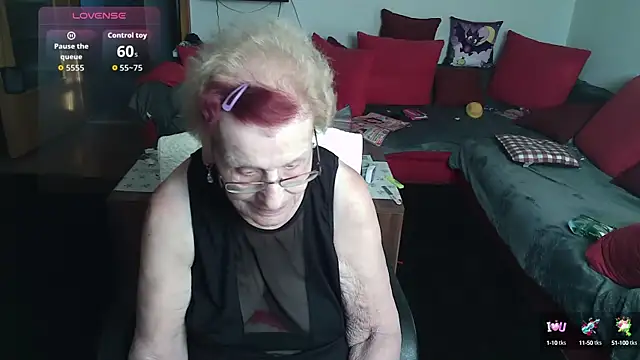 HeisseomaOriginal online show from October 1, 7:13 am