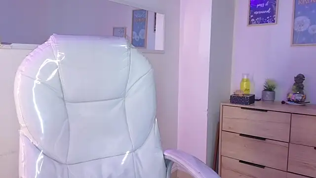 bluee hazell online show from April 20, 11:24 am