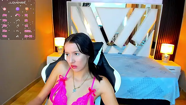 Linda4Petite online show from October 4, 6:45 pm