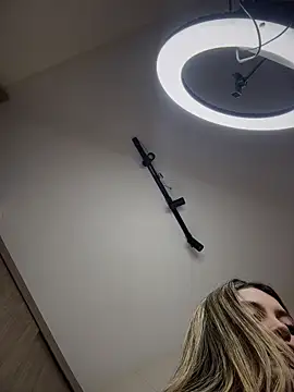 lunablossom  online show from March 13, 11:50 pm