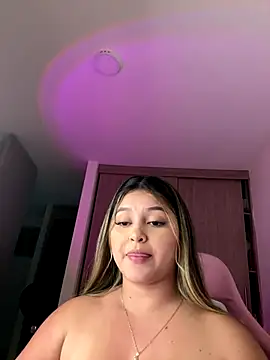 lunablossom  online show from October 29, 1:21 am