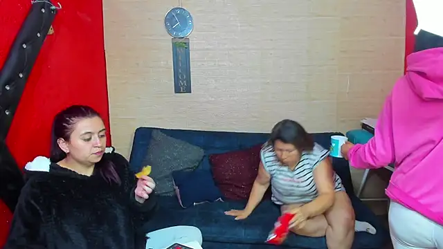 lesbiancuple online show from November 6, 1:00 am