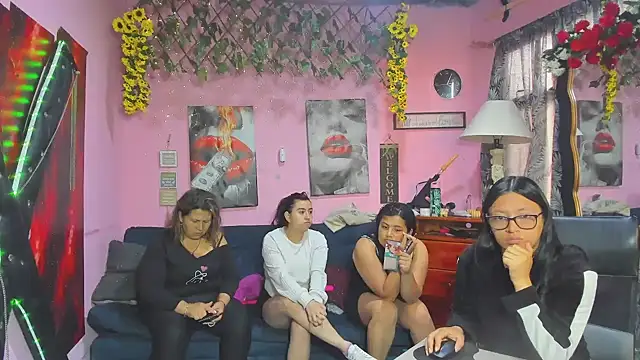 lesbiancuple online show from April 18, 12:18 pm