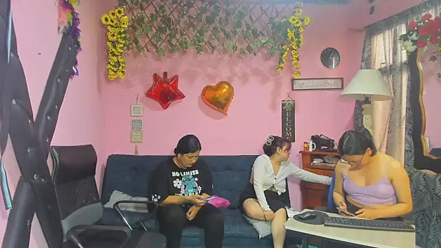 lesbiancuple online show from March 25, 2:42 pm