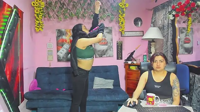 lesbiancuple online show from April 17, 12:07 pm