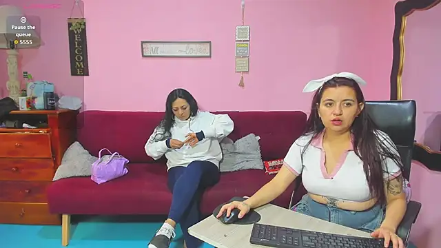 lesbiancuple online show from November 1, 8:57 pm