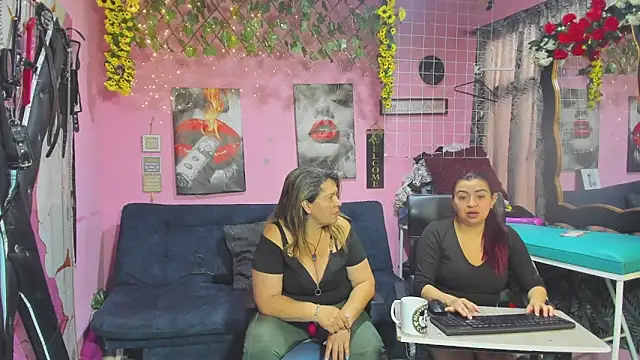 lesbiancuple online show from May 30, 12:36 pm