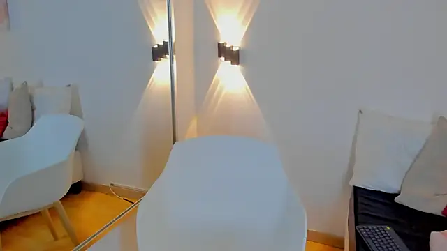 EmilySumer online show from February 28, 7:57 pm