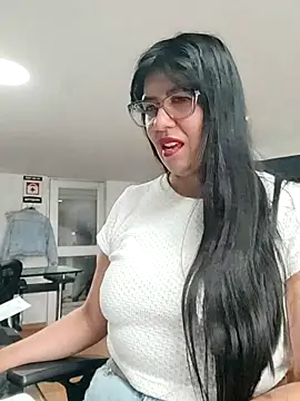 aisha latina online show from March 24, 3:28 pm