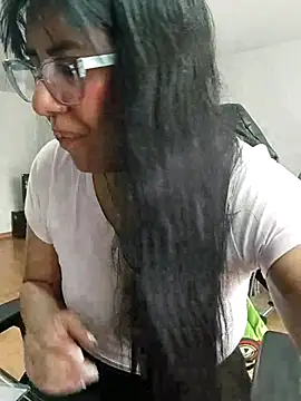 aisha latina online show from November 20, 3:13 pm