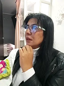 aisha latina online show from February 16, 3:45 pm