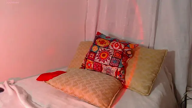 Snapshot of karlablue_ chatting on October 9, 12:26 am karlablue online show from October 9, 12:26 am
