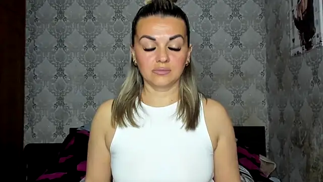 NicoletMoore online show from April 24, 7:49 pm