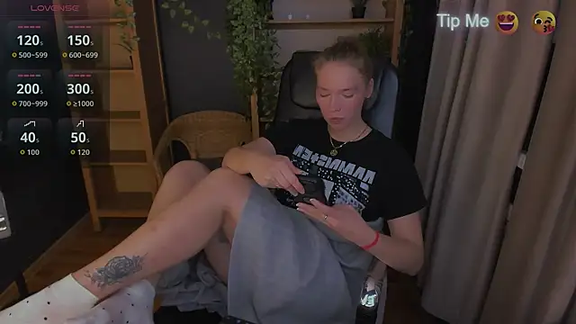 Snapshot of _fiona_Love chatting on October 16, 10:12 pm  fiona Love online show from October 16, 10:12 pm