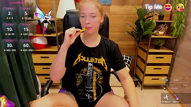 Snapshot of _fiona_Love chatting on October 6, 8:57 pm  fiona Love online show from October 6, 8:57 pm