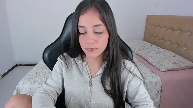 EmmaGrace1999 online show from March 13, 3:30 am