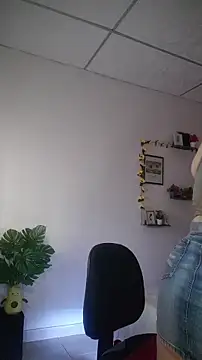 lorenitabella online show from January 7, 8:01 pm