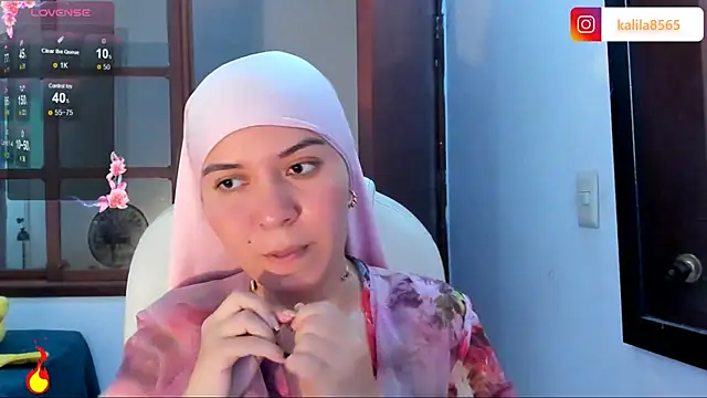 Snapshot of MatchedEyebrow chatting on October 23, 9:21 pm MatchedEyebrow online show from October 23, 9:21 pm