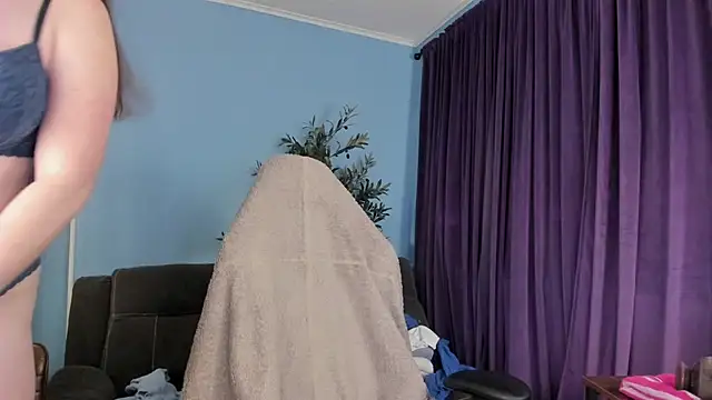 Kelly Carolina online show from April 9, 11:59 am