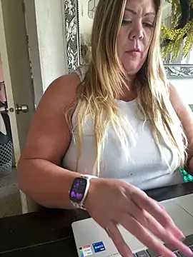 JESS LOVES online show from April 14, 9:26 pm