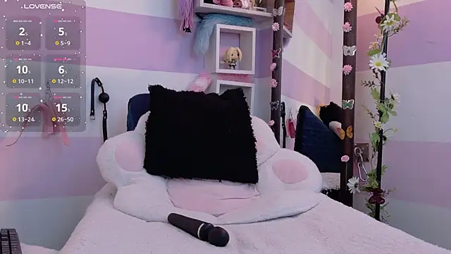 Catwhite  online show from April 17, 9:50 pm