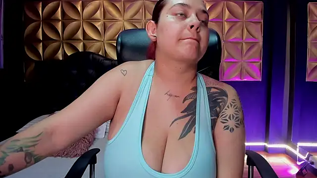 Laurenhillcute14 online show from March 30, 7:13 pm