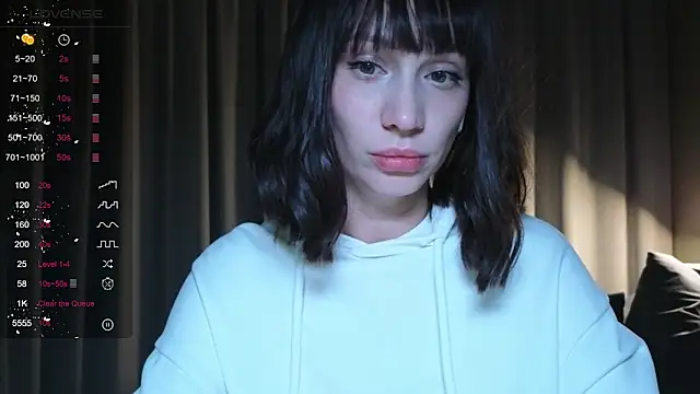 Alice Wonders online show from November 22, 7:27 pm