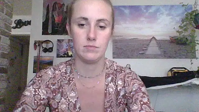 Snapshot of ClumsyLink chatting on October 22, 9:42 pm ClumsyLink online show from October 22, 9:42 pm