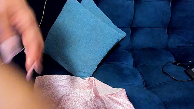 tiffanystonne online show from February 27, 9:25 pm