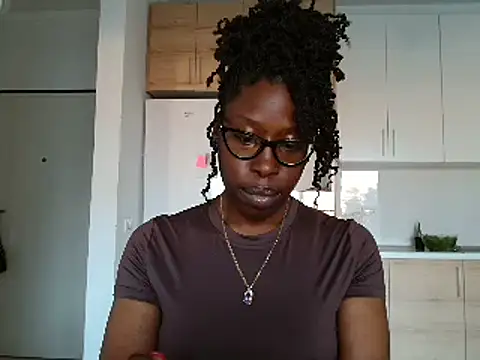 MadamIndigo online show from April 18, 3:58 pm