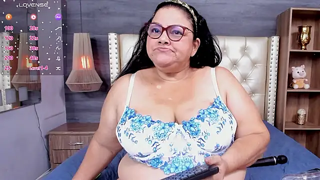 mommy cute online show from March 11, 8:33 pm