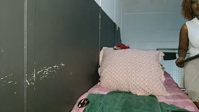 BustieMandy online show from January 18, 6:04 pm