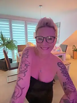 German Milf online show from December 19, 2:53 pm