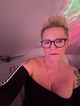 German Milf online show from December 17, 1:59 pm