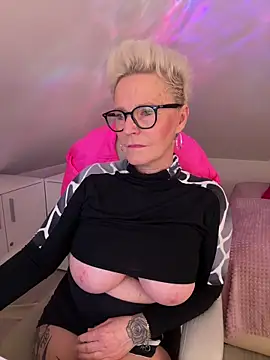 German Milf online show from April 4, 1:43 pm