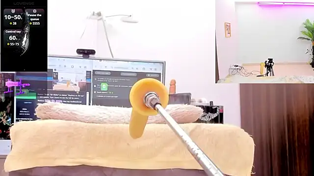 Paulina Davis  online show from March 11, 12:59 am