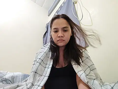  milkymom4uxx online show from July 4, 8:38 pm